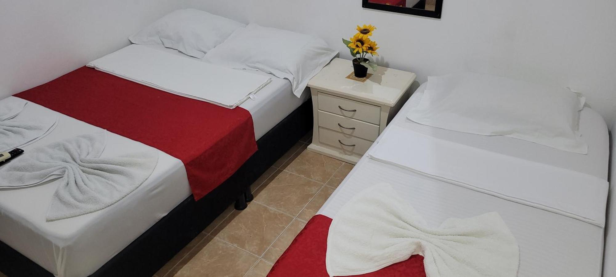 Hostal Villa Del Rio Las Brisas Villavieja Ngoại thất bức ảnh