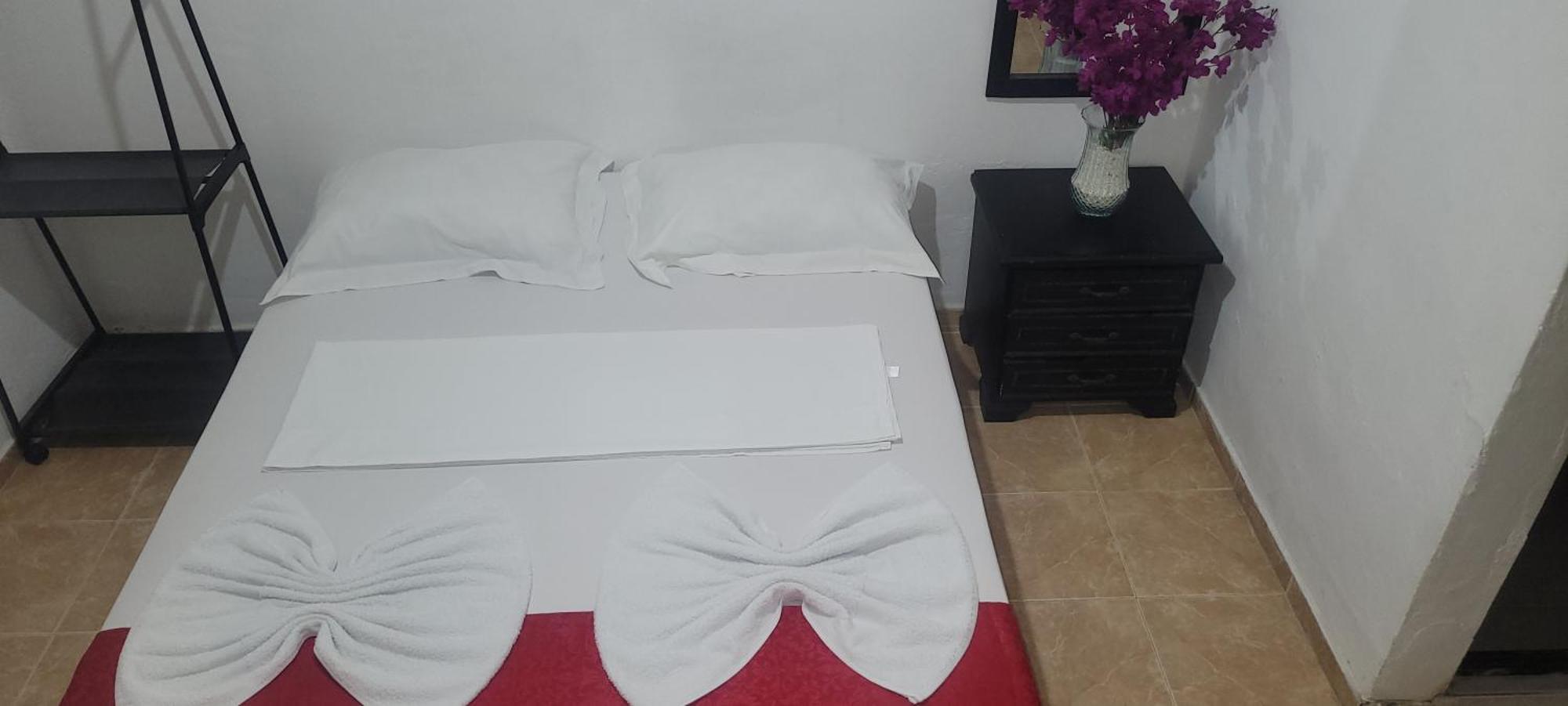 Hostal Villa Del Rio Las Brisas Villavieja Ngoại thất bức ảnh