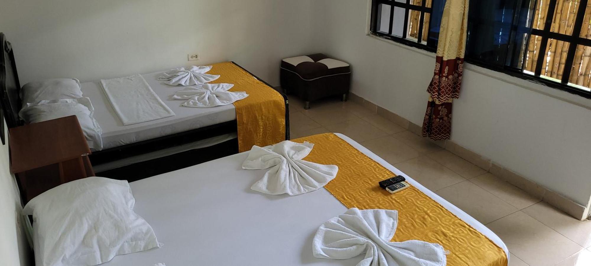 Hostal Villa Del Rio Las Brisas Villavieja Ngoại thất bức ảnh
